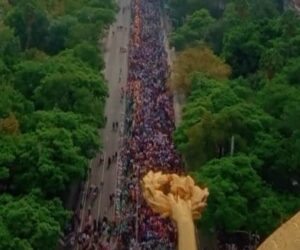 🚨🌊🇲🇽 ¡Impresionante! Más de 26 mil personas crean una gigantesca ola humana en Reforma y buscan récord mundial 🏆🔥